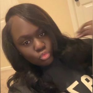 Meet your Posher, Layla